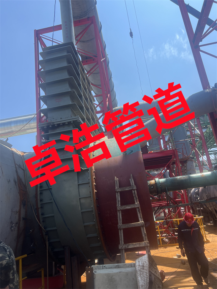 天津铁厂DN3000煤气管道带压开孔